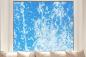 Preview: Fensterfolie erfrischendes Wasser vor blauem Hintergrund