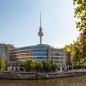 Preview: Fototapete Fernsehturm von Berlin im Frühling
