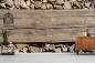 Preview: Vlies-Fototapete – Alte Holzschwelle und Schotter von Eisenbahnschienen