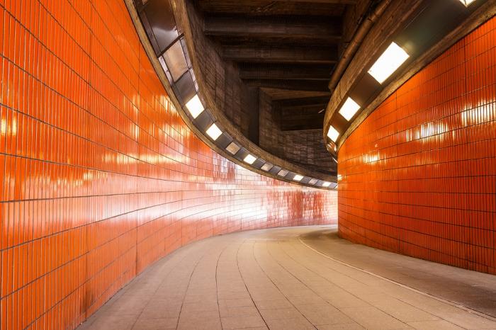 3D-Fototapete Durchgang in Orange in Berlin