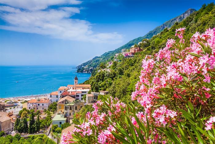 Selbstklebende Fensterfolie mit Amalfi in Italien