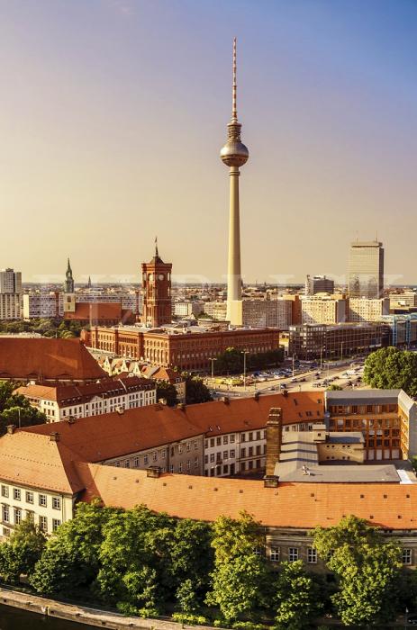 Fensterfolie Berliner Fernsehturm im Hochformat