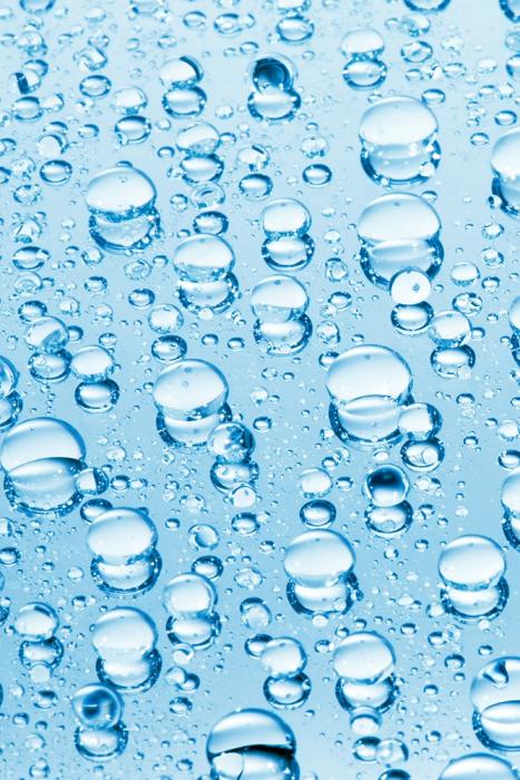 Qualitäts-Fensterfolie mit Wassertropfen im Hochformat