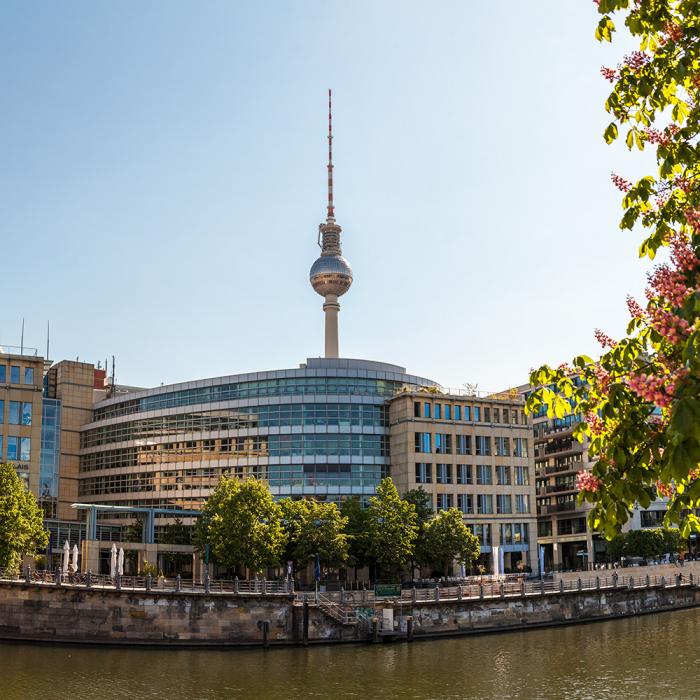 Fototapete Fernsehturm von Berlin im Frühling