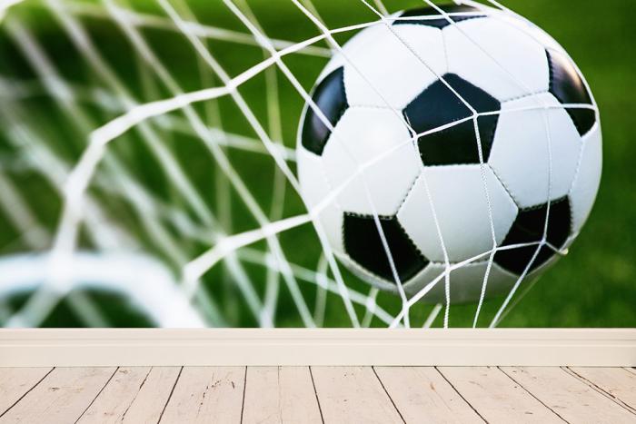 Fototapete Fußball fliegt ins Tor für Kinderzimmer und Wohnzimmer