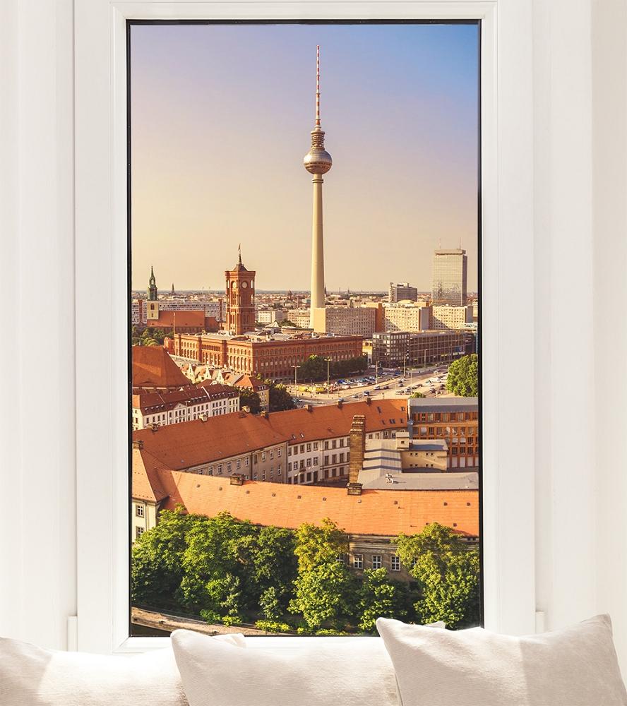 Fensterfolie im Hochformat mit dem Berliner Fernsehturm