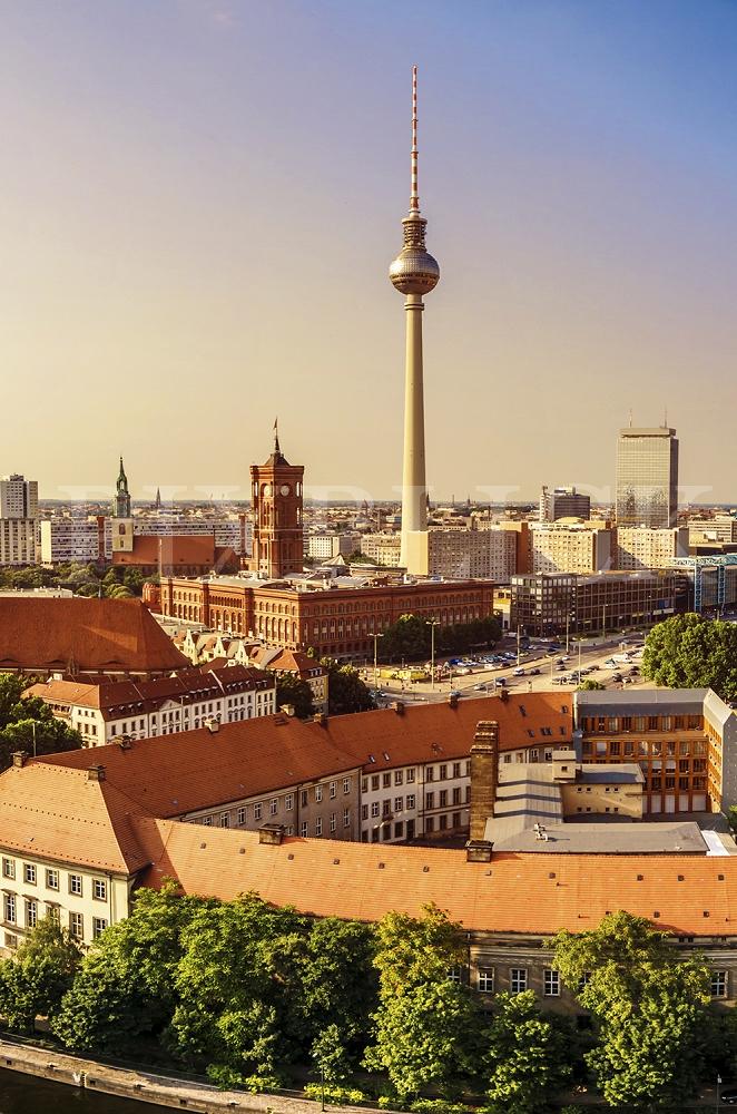 Fensterfolie Berliner Fernsehturm im Hochformat