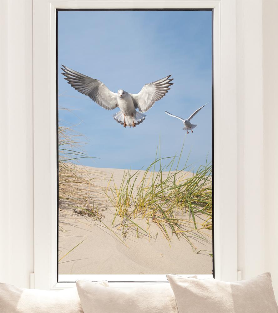 Fensterfolie im Hochformat – Möwen über Dünen