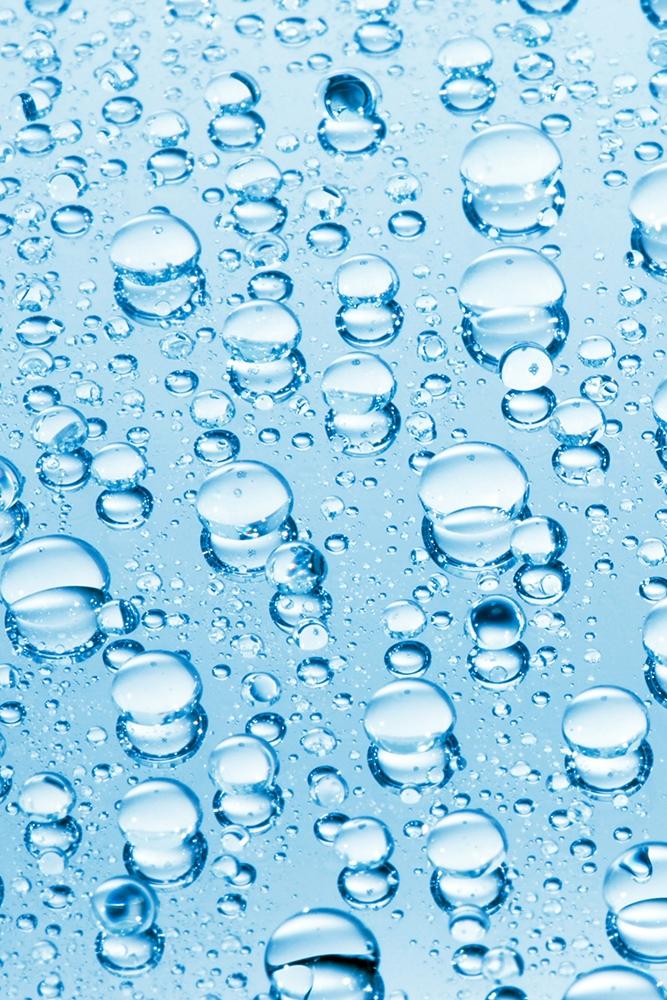 Qualitäts-Fensterfolie mit Wassertropfen im Hochformat