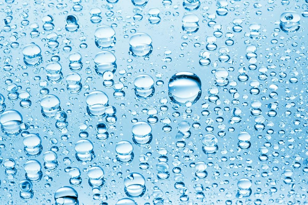 Sichtschutz-Fensterfolie mit Wassertropfen im Querformat