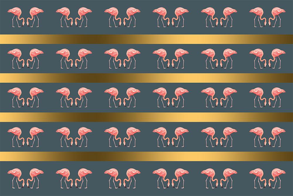 Mustertapete mit Flamingos und goldenen Streifen
