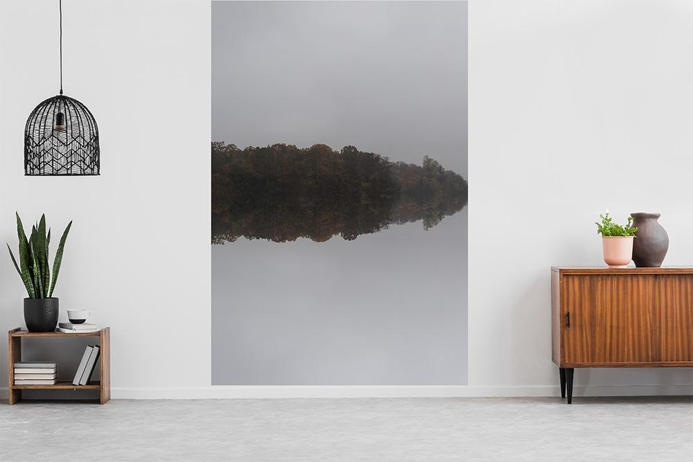 Hochformat-Fototapete Insel mit Wasserspiegelung in einem Wohnzimmer