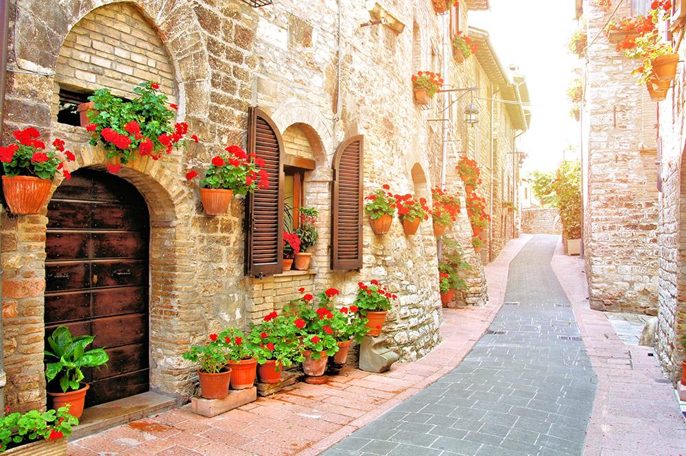 Fototapete Gasse im Dorf in Italien