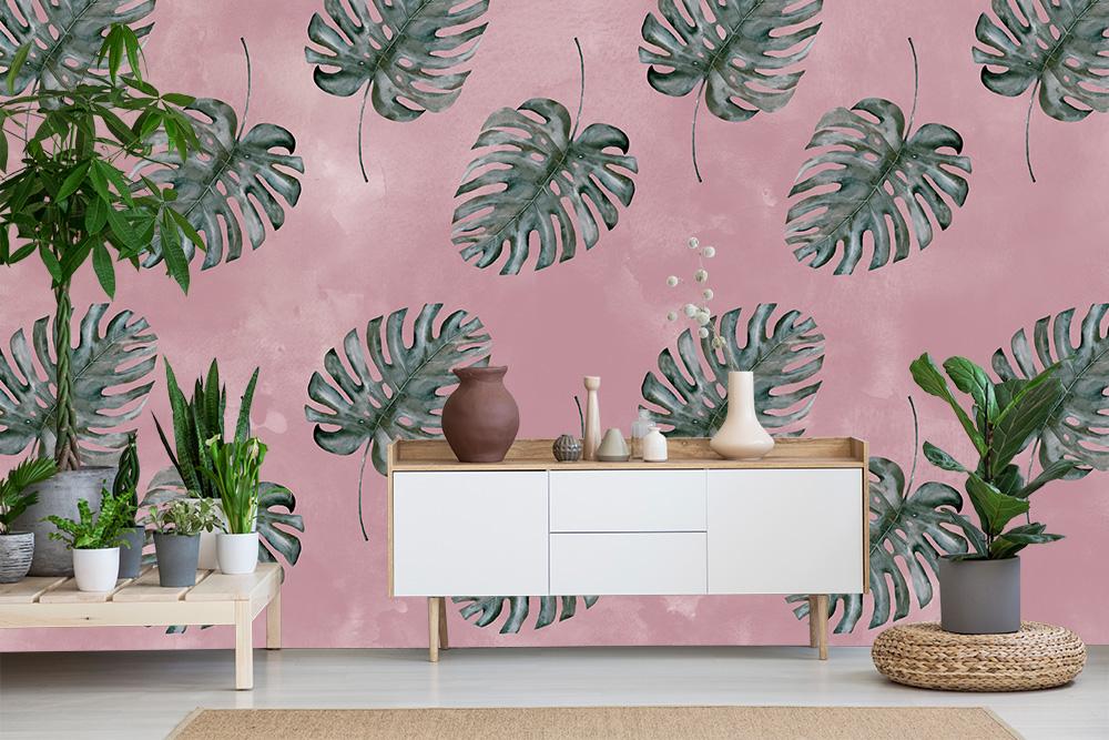 Mustertapete mit Monstera Blättern auf einem Altrosa Aquarell