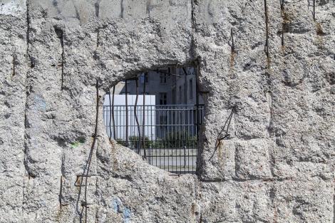Fototapete Berliner Mauer mit Loch