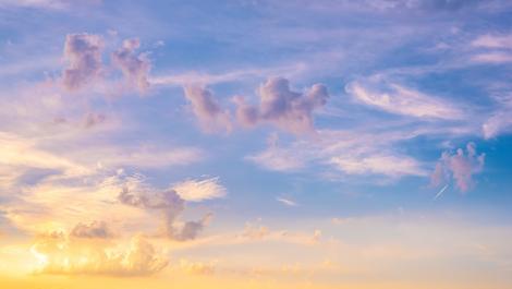 Fototapete der Abendhimmel in violetten Farbtönen