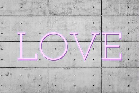 Fototapete Love-Schriftzug auf Betonwand