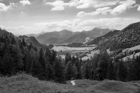 Schwarz-Weiß Fototapete tiroler Alpen in Österreich