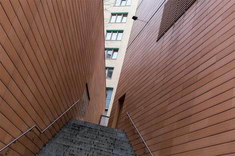 Fototapete Durchgang zwischen modernen Gebäuden