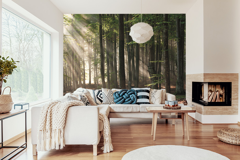 Wohnzimmer mit einer Wald-Fototapete